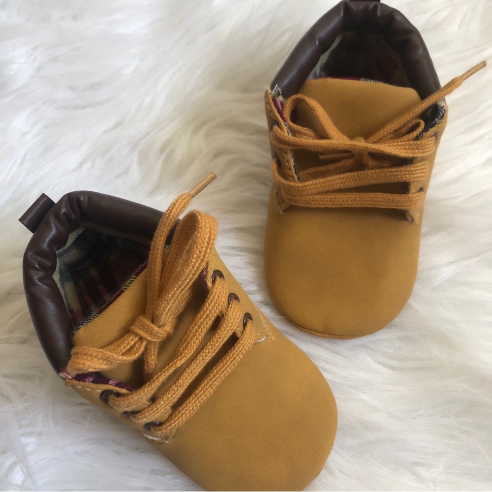 6-12M tan/brown lace-up boots/bootie shoes for toddler/baby